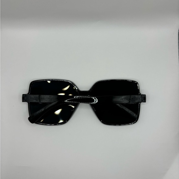 Black Square Oversized Sunglasses - Picture 4 of 5